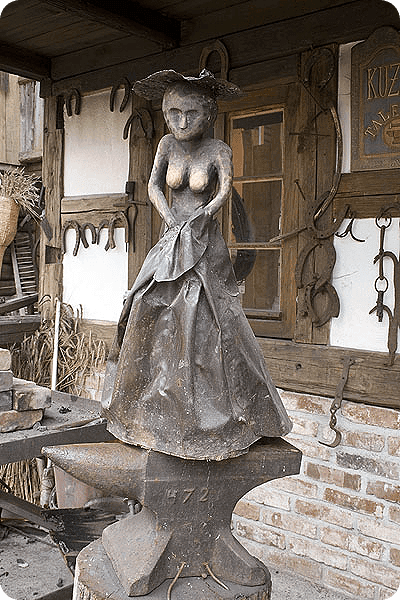 Statuett i tre -  DRE030