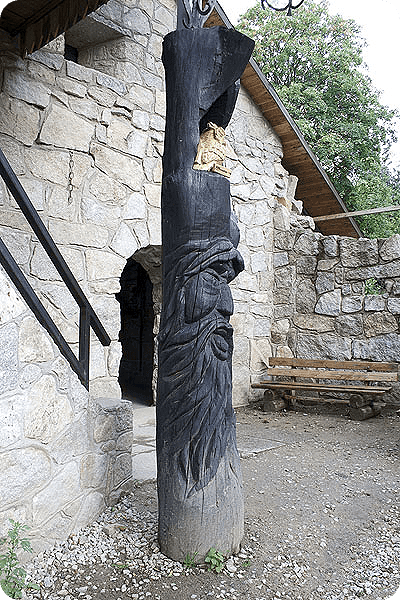 Statuett i tre -  DRE032