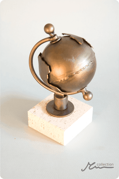 Statuett i metall -  MET087