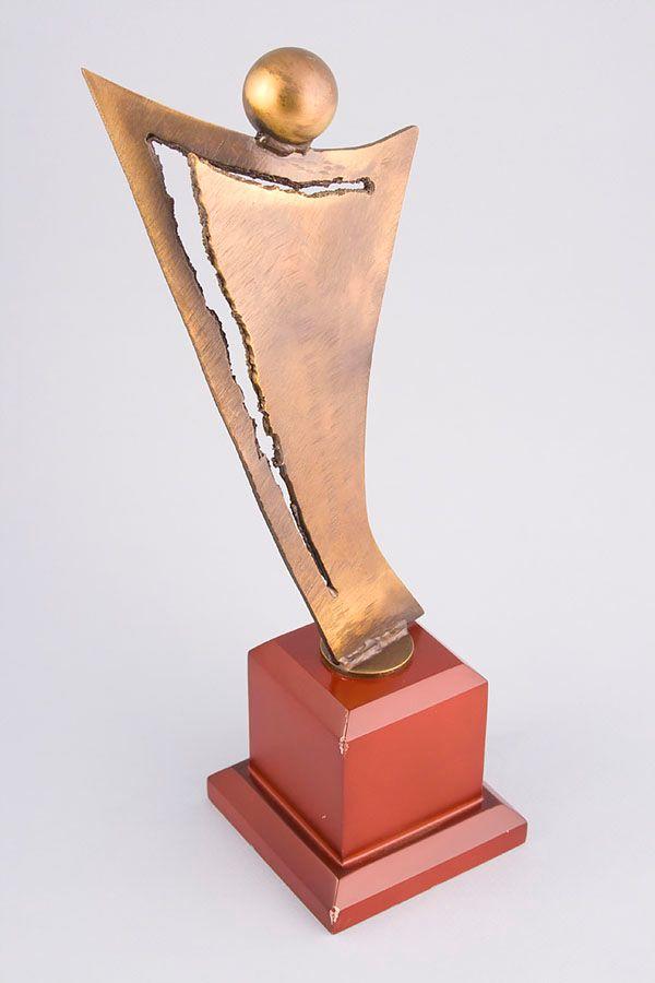Statuett i metall -  MET008