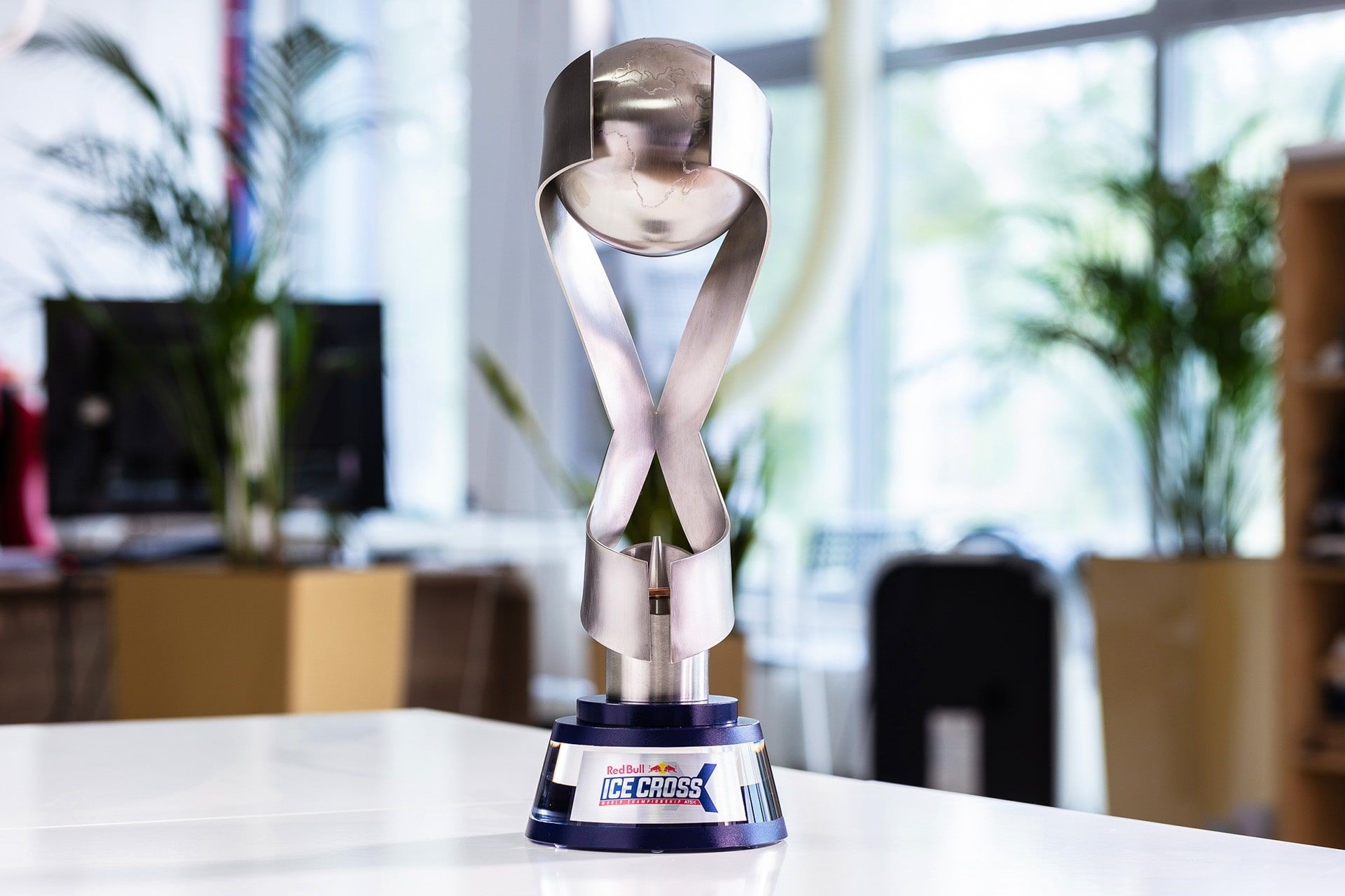 statuetka metal RedBull Ice Cross glasso