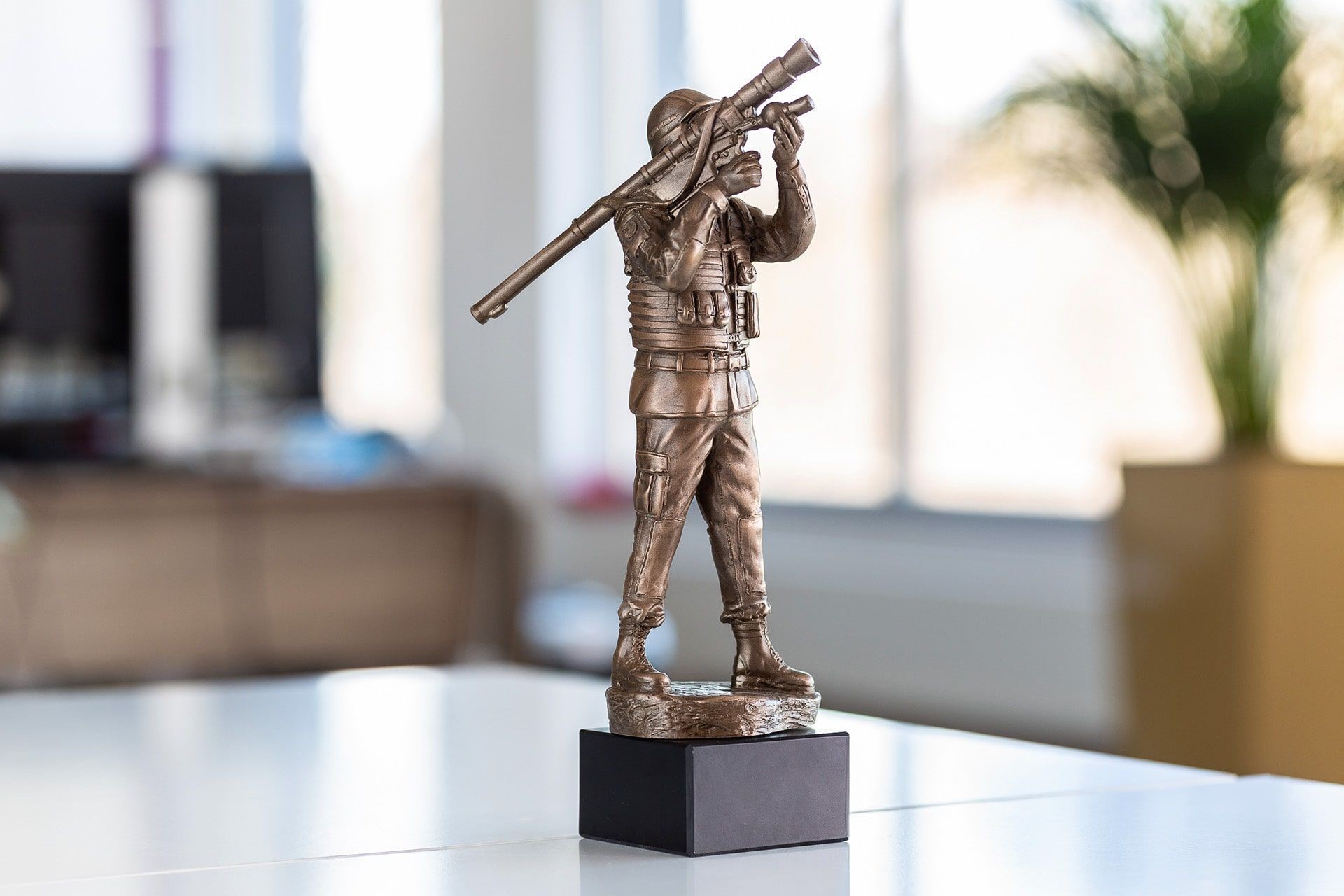 statuetka zywica zolnierz wyrzutnia glasso